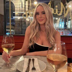 Meet your Posher, Chloe